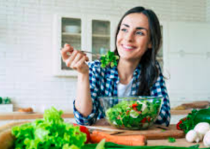 woman eating on the military diet